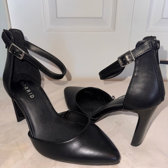 Torrid Elegant Black Block Heels - Picture 2 of 4